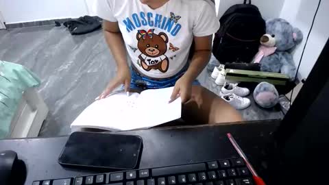 danielaa_foxx online show from June 8, 2026, 3:34 pm
