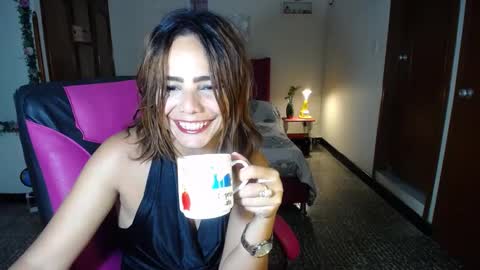 Snapshot of danielle_rose_ chatting on December 9, 2024, 9:37 pm Angie online show from December 9, 2024, 9:37 pm