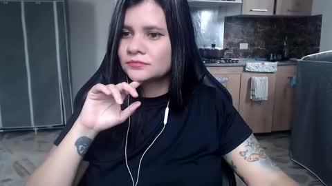 daniellerain online show from February 2, 2026, 8:29 pm