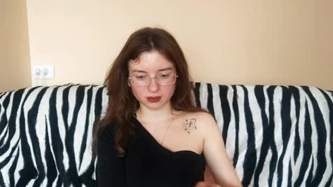 Mia online show from April 7, 2026, 1:55 pm