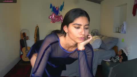 danalle .. online show from October 30, 2025, 9:37 pm