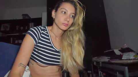 Snapshot of danikrosse chatting on December 22, 2024, 5:45 am Danik online show from December 22, 2024, 5:45 am