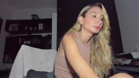 Snapshot of danikrosse chatting on January 15, 2025, 7:15 am Danik online show from January 15, 2025, 7:15 am