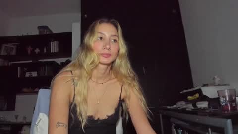 Snapshot of danikrosse chatting on February 3, 2025, 6:56 am Danik online show from February 3, 2025, 6:56 am