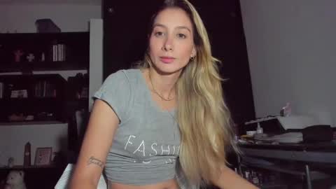 Snapshot of danikrosse chatting on February 14, 2025, 3:54 am Danik online show from February 14, 2025, 3:54 am