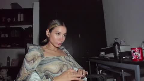 Snapshot of danikrosse chatting on February 24, 2025, 6:49 am Danik online show from February 24, 2025, 6:49 am