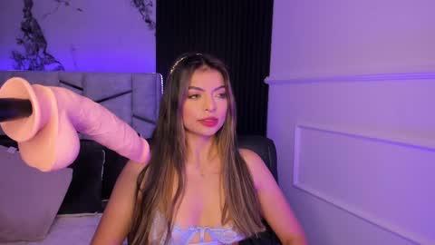 Snapshot of daniphoenixx chatting on February 17, 2025, 7:10 pm Dani Phonenix online show from February 17, 2025, 7:10 pm