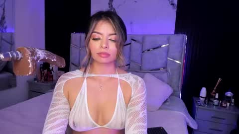 Snapshot of daniphoenixx chatting on March 1, 2025, 1:43 am Dani Phonenix online show from March 1, 2025, 1:43 am