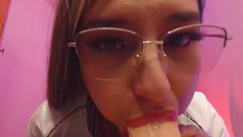 Snapshot of danmsel chatting on October 14, 2025, 6:31 pm Pau online show from October 14, 2025, 6:31 pm