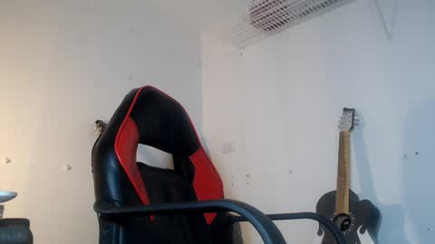 dann_hill_1 online show from January 3, 2025, 11:01 pm