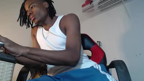 dann_hill_1 online show from February 18, 2025, 9:42 pm