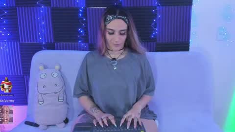 Snapshot of danna__castle chatting on June 6, 2026, 5:45 am Dannacastle online show from June 6, 2026, 5:45 am