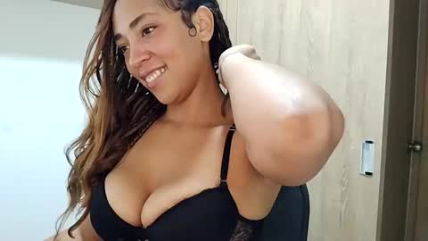 Snapshot of danna__ross chatting on April 24, 2026, 1:41 am Danna Ross online show from April 24, 2026, 1:41 am