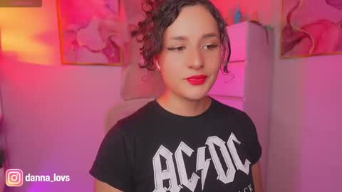 Danna Lovs online show from November 12, 2025, 7:03 pm