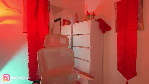 Danna Lovs online show from December 14, 2025, 11:15 am