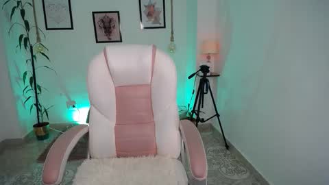 Danna online show from April 11, 2026, 11:20 pm