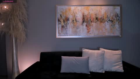 Danna Cruz  online show from December 5, 2024, 6:55 pm