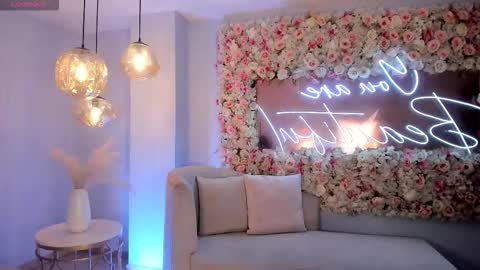 Danna Cruz  online show from January 11, 2026, 4:56 pm