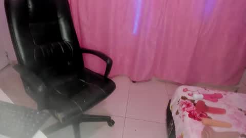 Snapshot of dannajeins chatting on November 18, 2025, 1:37 pm Danna Sofia jeins online show from November 18, 2025, 1:37 pm