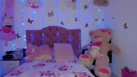 Danna Sofia jeins online show from April 5, 2026, 5:21 pm