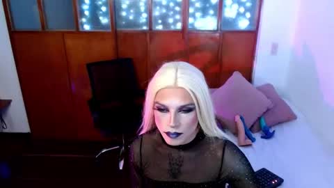 Snapshot of dannihotboy02 chatting on February 15, 2026, 11:01 pm danni online show from February 15, 2026, 11:01 pm