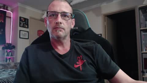 dannozdirekt online show from April 4, 2026, 5:32 pm