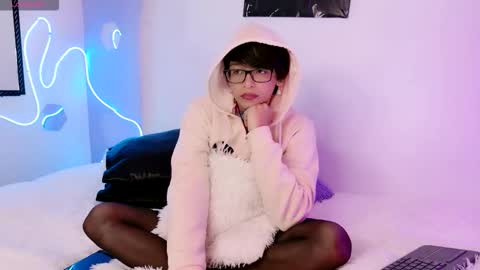 Snapshot of dannyhot__ chatting on November 9, 2025, 8:45 am Danny online show from November 9, 2025, 8:45 am