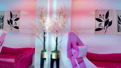 Dantelaurent  online show from May 6, 2026, 3:46 am