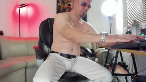 Snapshot of dante_bellini chatting on January 9, 2026, 3:15 pm dante_bellini online show from January 9, 2026, 3:15 pm