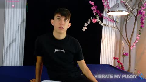 Snapshot of danteandviolete_cr chatting on May 5, 2026, 11:29 am DANTEVIOLETE online show from May 5, 2026, 11:29 am