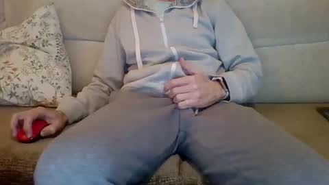 danydotado online show from December 18, 2024, 4:06 pm