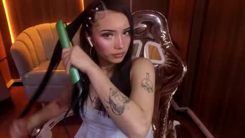 daphne_nicole_b online show from March 25, 2026, 1:17 pm