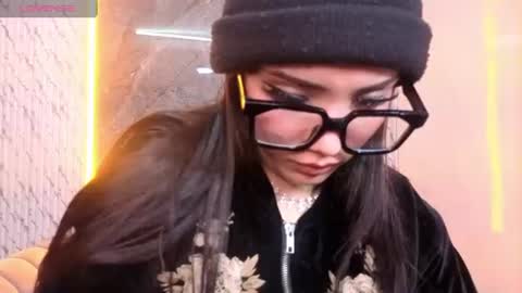 daphne_nicole_b online show from July 15, 2026, 1:00 am