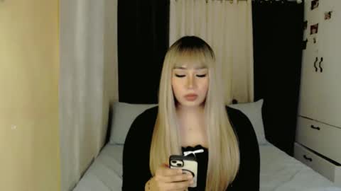 Snapshot of darcy_world chatting on December 1, 2024, 5:13 pm DARCY online show from December 1, 2024, 5:13 pm