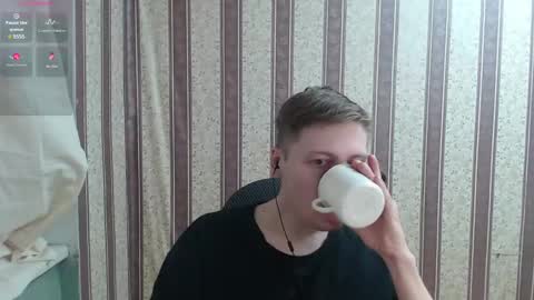 Snapshot of darienlarge chatting on March 5, 2025, 4:35 pm darienlarge online show from March 5, 2025, 4:35 pm