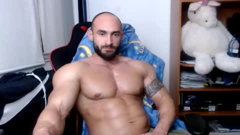 Snapshot of dariomuscle chatting on December 8, 2024, 9:19 pm Dario online show from December 8, 2024, 9:19 pm