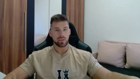 darius_94 online show from February 18, 2026, 6:42 am