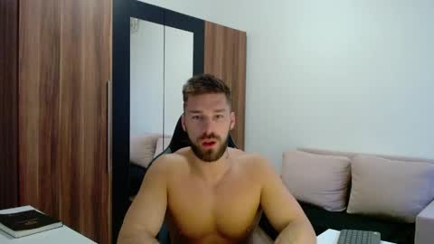 darius_94 online show from March 28, 2026, 5:40 am