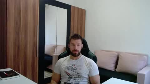 darius_94 online show from April 13, 2026, 4:51 am