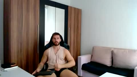 Snapshot of darius_94 chatting on June 18, 2026, 9:14 am darius_94 online show from June 18, 2026, 9:14 am