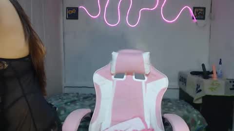 Snapshot of dark_angel143 chatting on September 30, 2025, 11:04 am dark_angel143 online show from September 30, 2025, 11:04 am