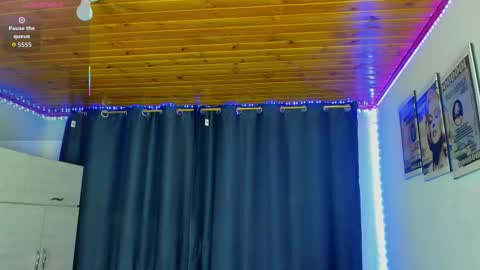 Snapshot of dark_lucky chatting on September 19, 2025, 4:14 am Juanito online show from September 19, 2025, 4:14 am