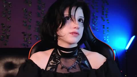 Snapshot of dark_vamp_ chatting on January 18, 2025, 9:34 pm Vamp online show from January 18, 2025, 9:34 pm