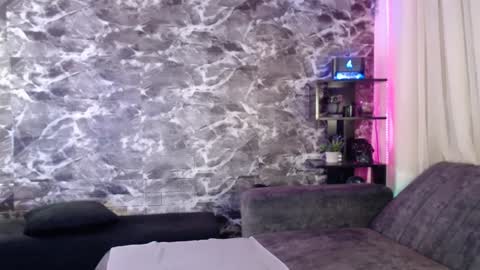 Snapshot of darkly_waxx chatting on January 25, 2025, 7:39 pm New account. Help me reach 100 thumbs up online show from January 25, 2025, 7:39 pm