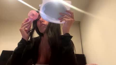 darkpleasuress online show from May 17, 2026, 6:22 am