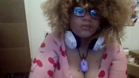 DarkSundaze online show from June 18, 2026, 11:42 pm