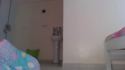 Snapshot of darling_dreamer2 chatting on May 16, 2026, 7:05 am darling_dreamer2 online show from May 16, 2026, 7:05 am