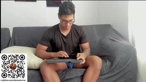 Snapshot of darren_lemus chatting on November 5, 2025, 12:49 pm Darren lemus online show from November 5, 2025, 12:49 pm