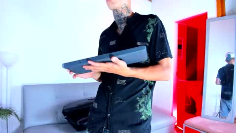 darwin_ggh online show from December 14, 2025, 7:47 am