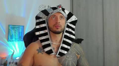 DAVE MAX online show from October 31, 2025, 11:50 pm